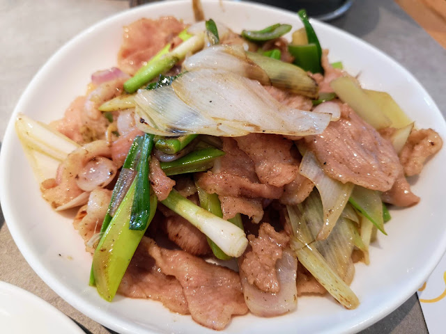 Stir-Fried Pork Collar with Scallions