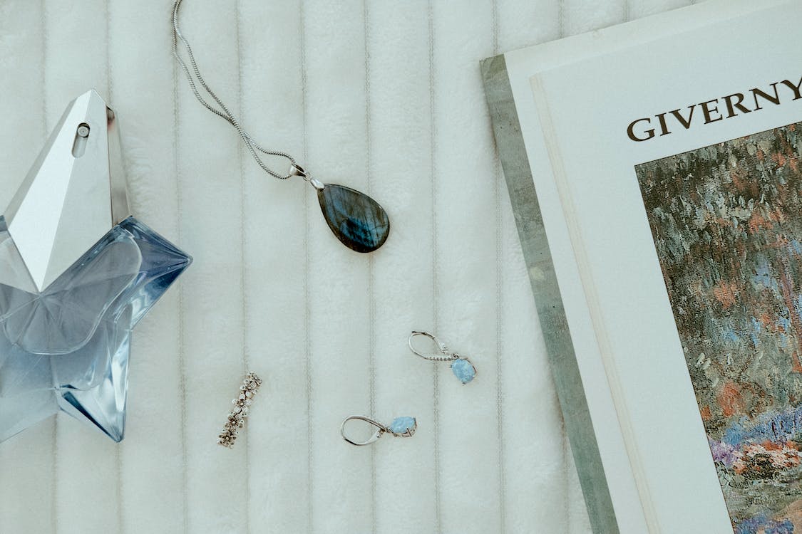 Minimalistic Jewelry Styles Every Young Girl Can Flaunt