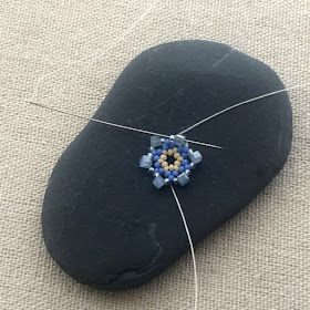 Free tutorial to learn bead netting - used to make mandala pendants and flowers