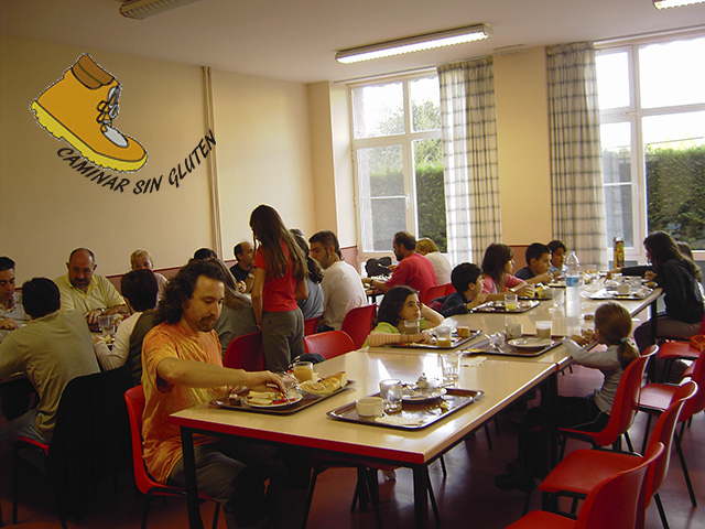 Equipo Campamento Otoño 2005 desayunando en Albergue Valle de Baztan