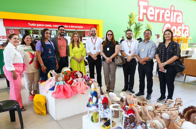 Primeira-dama da Paraíba participa da abertura de feira no Ferreira Costa na Semana da Criança