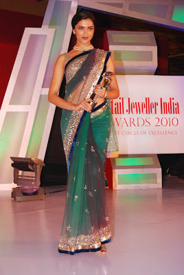 Deepika Padukone sexy At 6th Retail Jeweller India Awards 2010 photo