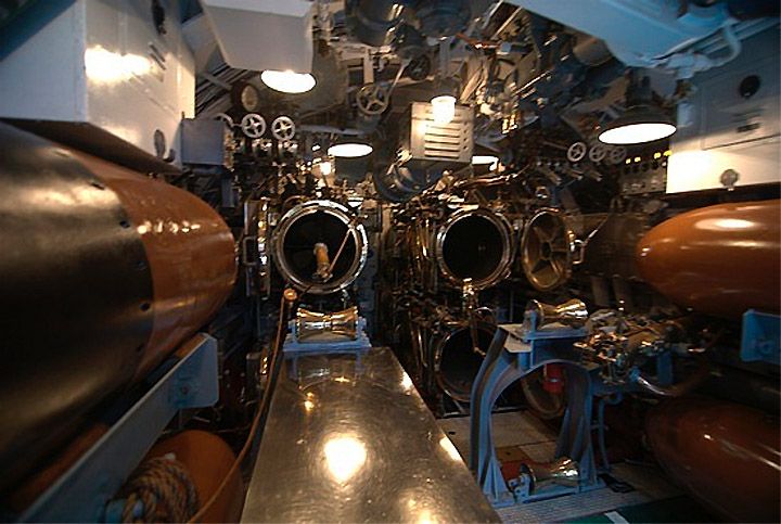 mudassarsheaven: Inside the submarine