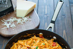 FETTUCCINE WITH ROASTED PEPPER SAUCE