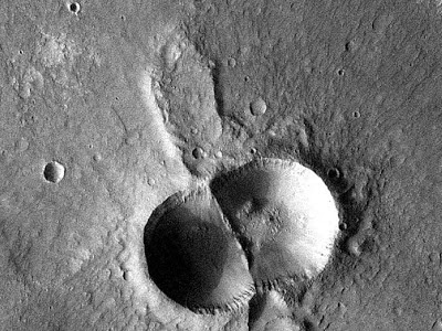 Марс Одиссей двойной кратер
