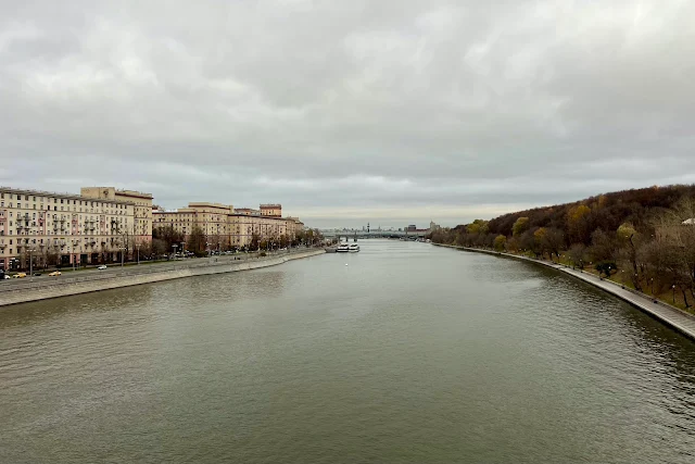 вид с Андреевского железнодорожного моста, Фрунзенская набережная, Москва-река, Пушкинская набережная, Парк Горького