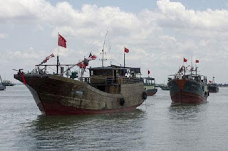 Nelayan China Kembali Berulah, Nekat Mencuri Ikan di Wilayah Perairan Korsel, Korsel Ancam Akan Tenggelamkan Kapal China yang mencuri ikan di kawasannya - Commando
