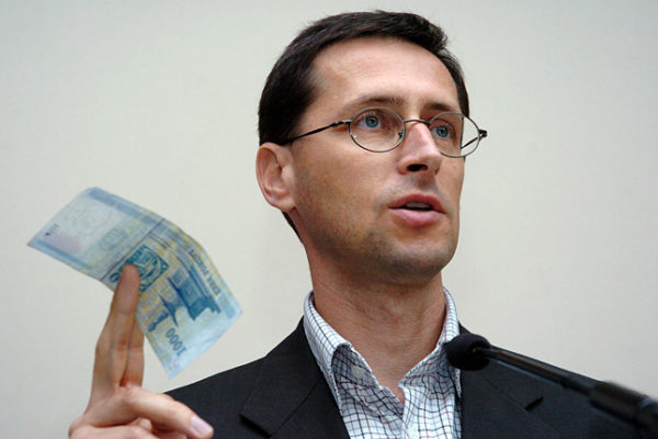 Varga Mihály: A digitális vállalatoknak is ki kell venni a részüket a közteherviselésből
