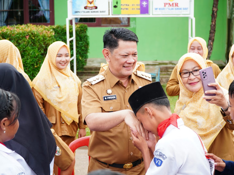  Pj. Bupati Tubaba Pimpin Apel Pagi di SMPN 9 Pulung Kencana