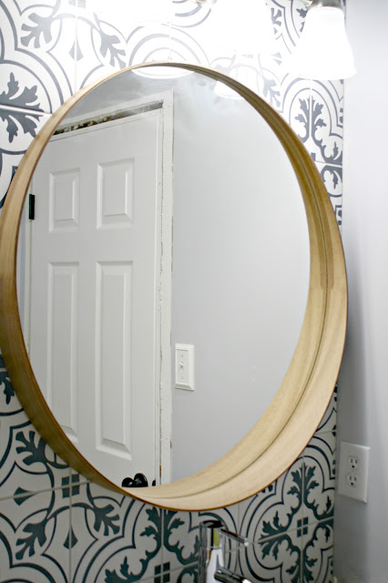 Easy trick for hanging mirror with painter's tape