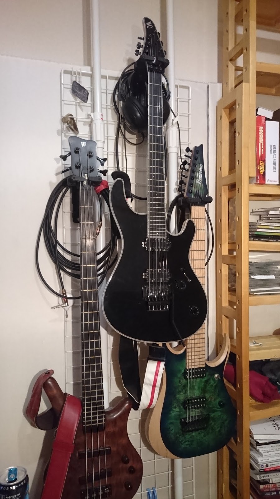 壁掛けギターハンガーを自作する方法 地震に強い壁掛けギタースタンドの作り方