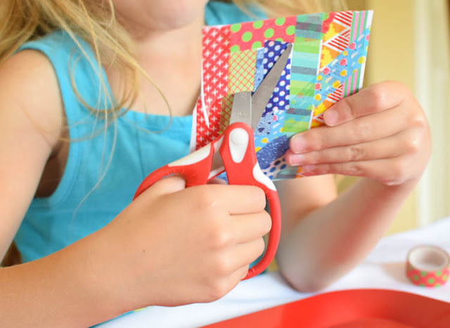 Washi Tape Flowers- Quick and easy craft for kids. Fun fine motor work for spring, great for preschool, kindergarten, or elementary children.