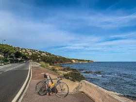 full carbon road bike rental ebike mtb saint maxime saint tropez mandelieu la napoule cannes nice france french coast Côte d'Azur pyrenees provence cycling travel bicycle shop