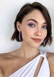 jesse quick actress violett beane, light smile gorgeous face pic