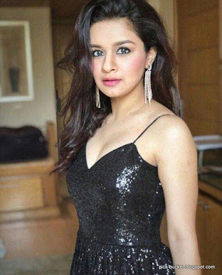 Actress avneet kaur photos