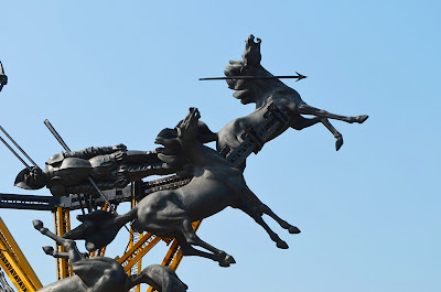 monumento-caballos-en-bronce