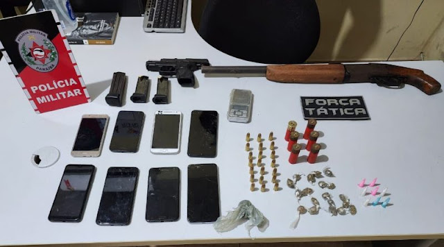 Polícia Militar prende suspeitos de integrarem facção criminosa no litoral sul e apreende drogas, armas e celulares