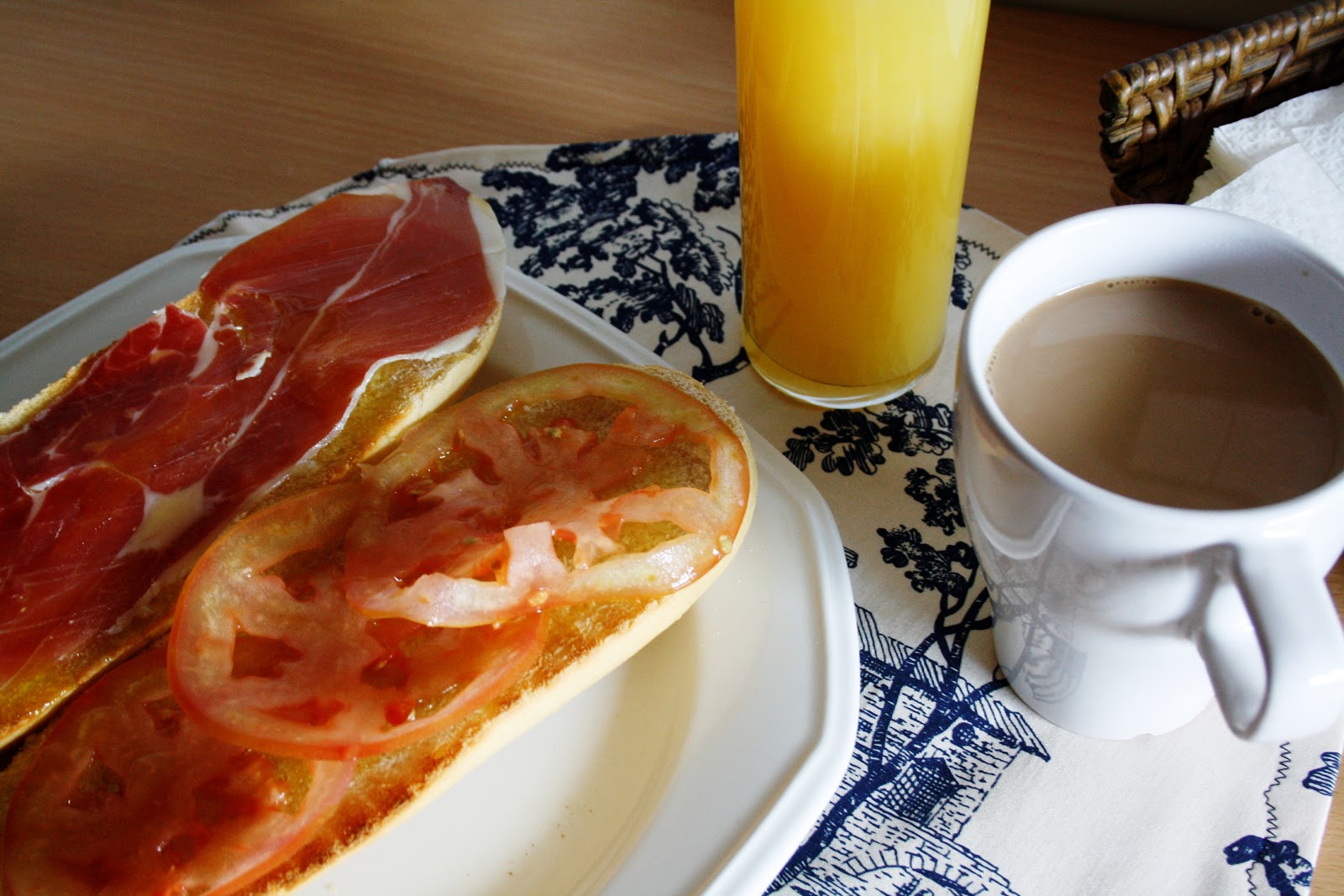 Breakfast El Desayuno