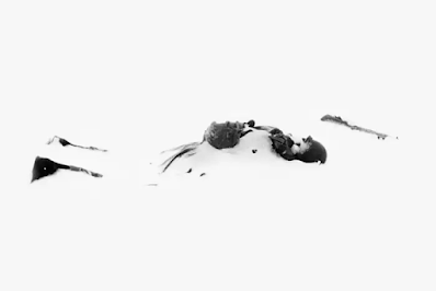 photo of dead soldir in snow