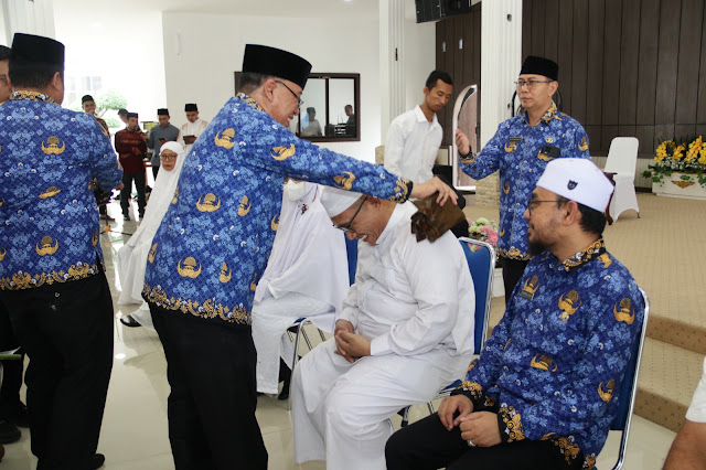 Sekdakab Asahan Menutup Manasik Haji Akbar dan Mengupah-Upah Calon Jemaah Haji