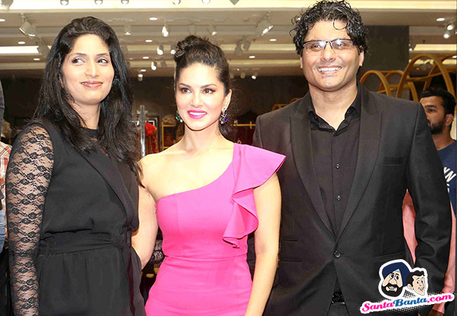 Sunny Leone Looks Super Hot in Pink Dress