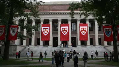 Harvard University: Mengapa Kuliah ke Luar Negeri Adalah Pilihan Terbaik?