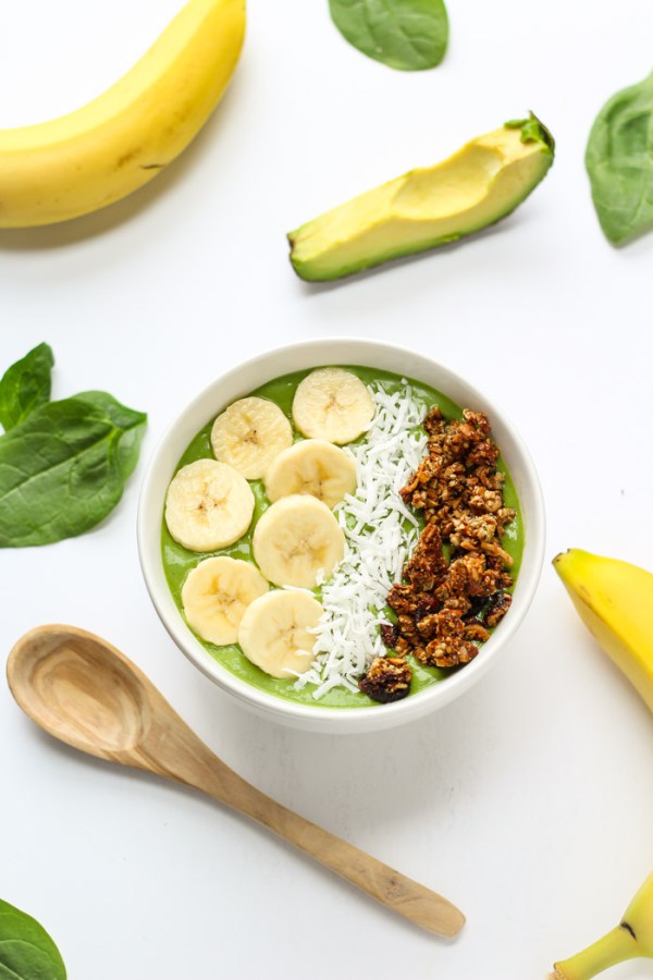 Start your day out on the right foot, each day of the week, with this collection of SEVEN smoothie bowl recipes that will rock your world and your taste buds!