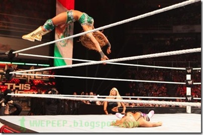 Eve Torres - Diving moonsault
