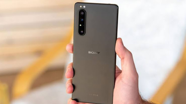 Setelah dirilisnya Redmi 9A pada bulan Agustus 2020, Xiomi kembali mengeluarkan produknya yang terbaru yakni Redmi 9C pada September 2020. Kedua ponsel ini termasuk dalam kategori entry-level, yakni ponsel yang cukup bisa diandalkan selama dalam pemakaian yang wajar.