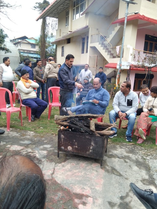 बाबा भौडी सिद्ध विकास सभा प्रतिनिधिमंडल ने इलाके के विभिन्न विकासात्मक कार्यों के बारे में विधायक से की चर्चा 