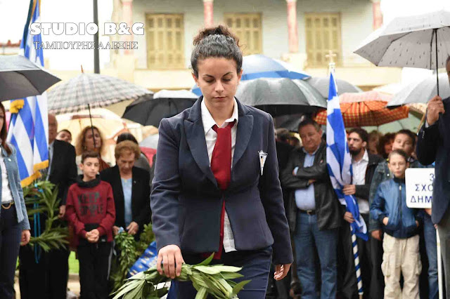 Καταθέσεις στεφάνων από μαθητές για την Εθνική Επέτειο της 28ης Οκτωβρίου στο Άργος 