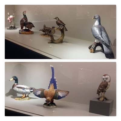 várias peças de cerâmica expostas no Museu da Vista Alegre