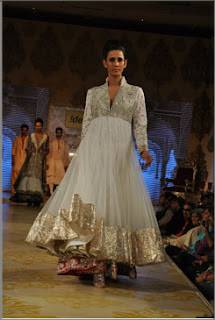 Anushka Sharma - Manish Malhotra's Mijwan Fashion Show