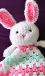 http://translate.googleusercontent.com/translate_c?depth=1&hl=es&rurl=translate.google.es&sl=en&tl=es&u=http://thestitchinmommy.com/2013/04/bunny-lovey-free-crochet-pattern.html&usg=ALkJrhhsFFfB278AE_giABFG4vDvmeL9fg