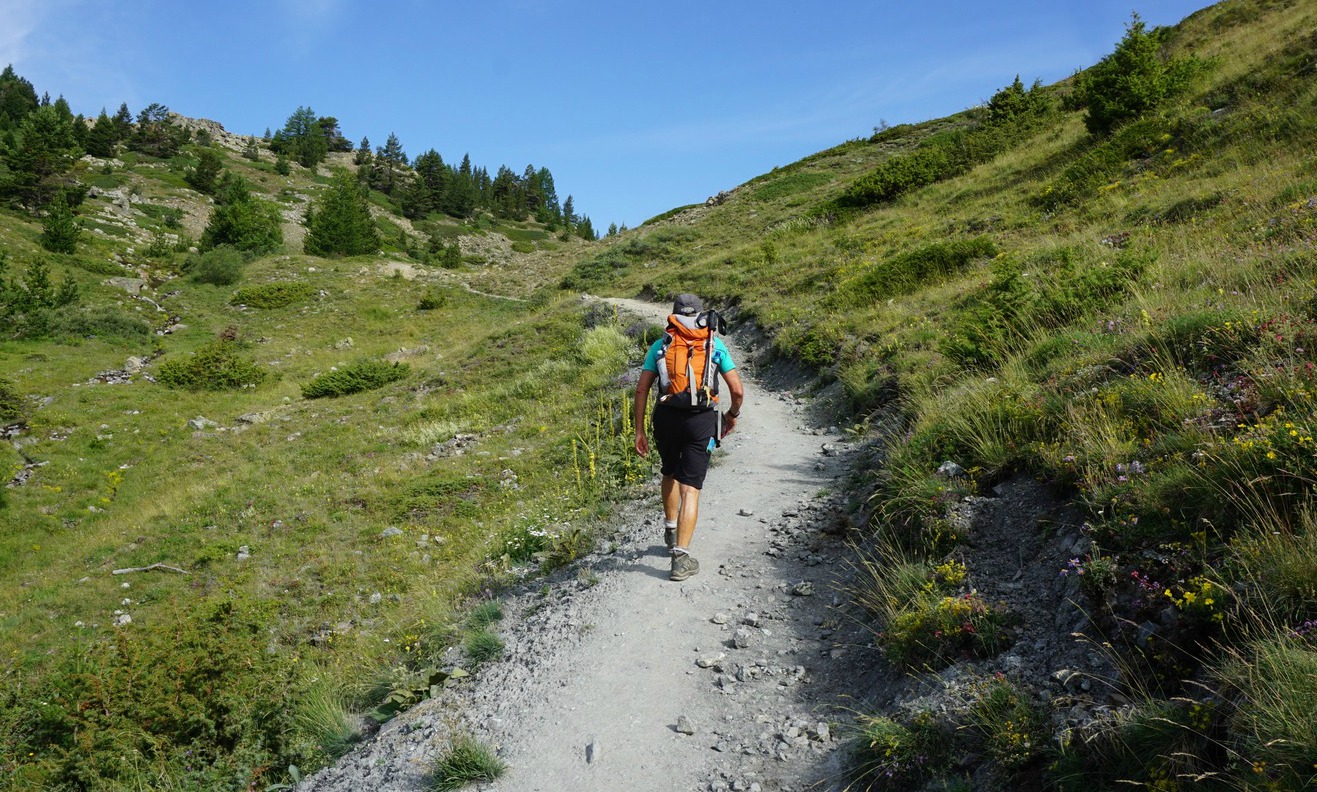 Trail below Lac des Sarailles