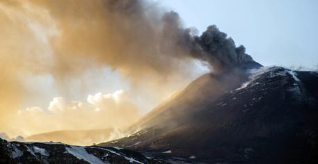 Etna, frattura in strada: evacuate dieci famiglie