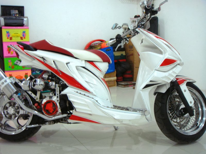 Gambar Modifikasi  Motor  Honda  Beat  Putih Injeksi  Velg 17 