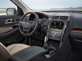 Interior view of 2016 Ford Explorer Platinum 4WD