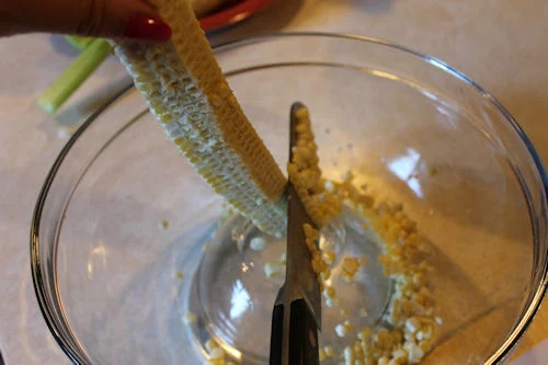 A easy way to cut corn from the cob