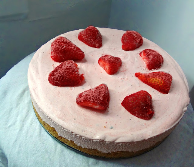 Frozen Strawberry Yogurt Pie