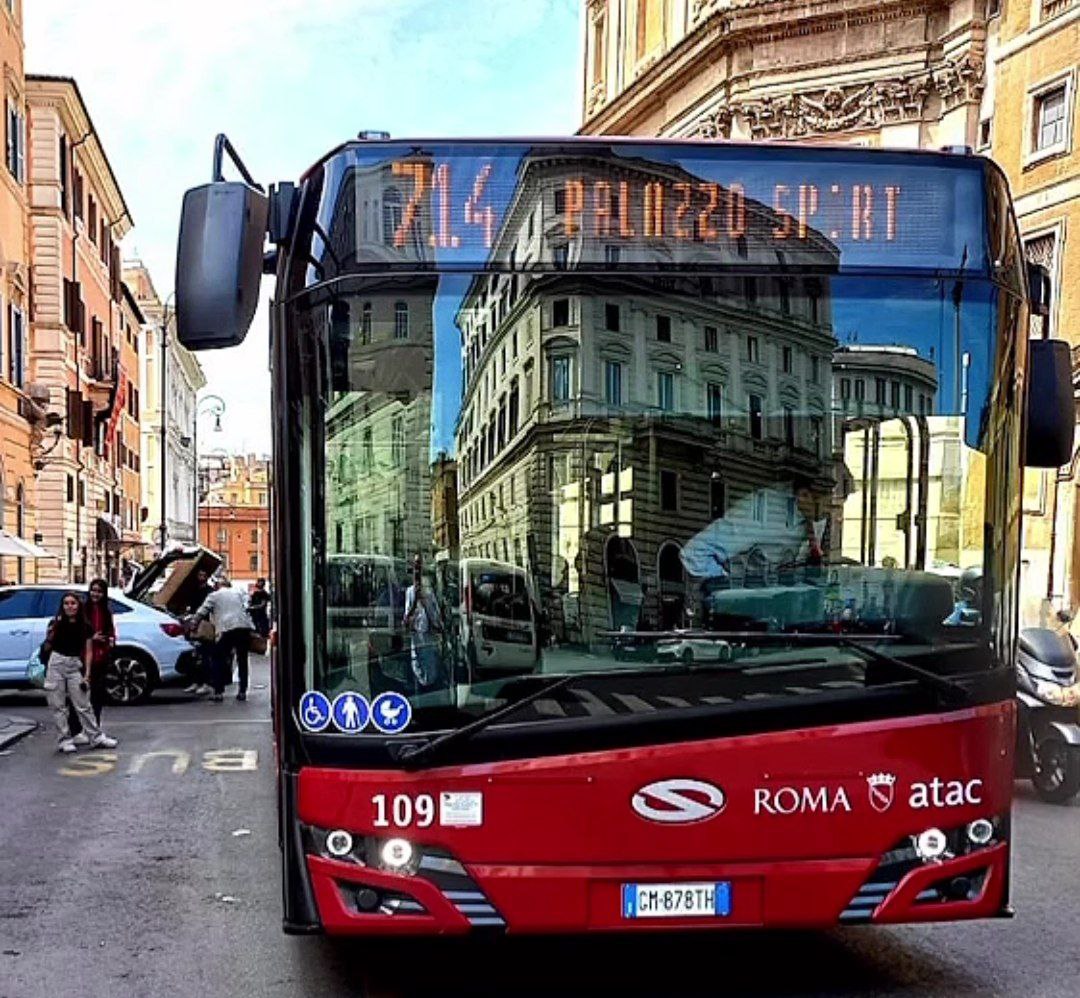 Nuovi autobus: Atac mette in servizio i primi 15 jumbobus Solaris