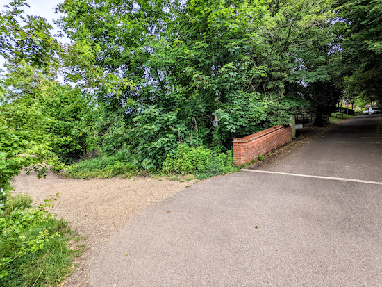 Turn left on Hertford footpath 93