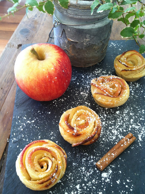 alt="roses feuilletées aux pommes"