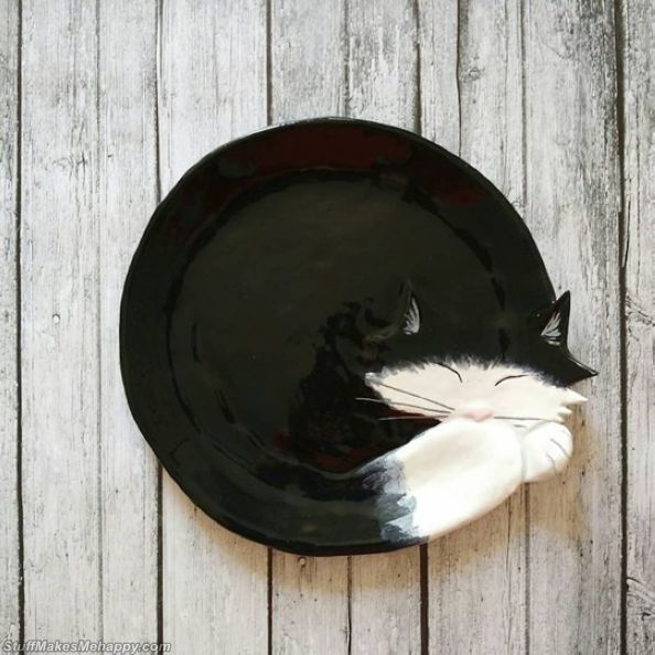 Plates In The Shape Of Cats By Ceramic Artist Taniko Ga