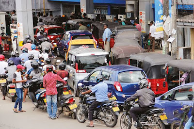 Long queues at Nigerian filling stations as fuel price hike looms.