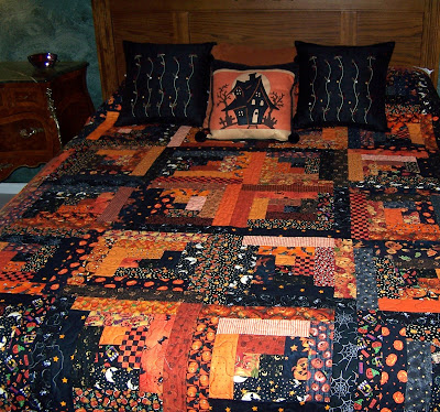 Lodge Bedding Queen on Nostalgic Halloween  Queen Size Halloween Quilt