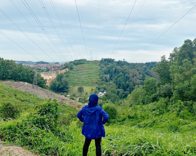 Mendaki Bukit di Bukit Jelutong Eco Community Park