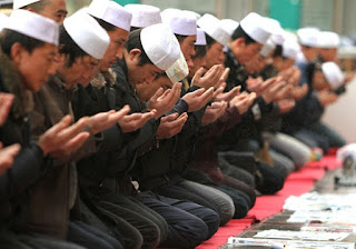 Seperti yang kita ketahuhi sholat Tarawih yaitu sholat sunah yang dikerjakan di bulan Ram Bacaan Doa Setelah Sholat Tarawih, Doa Kamilin Lengkap Beserta Artinya