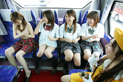 “Siswi Jepang Bugil Di Bus”
