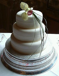 Wedding Cakes with calla lilies